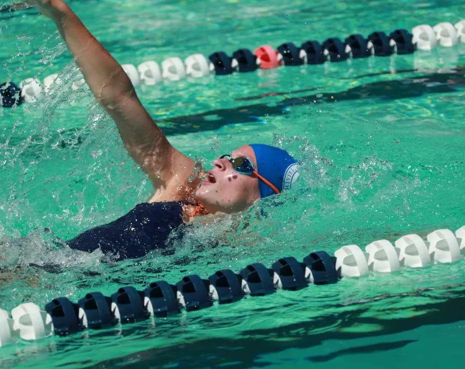 a person swimming in a pool