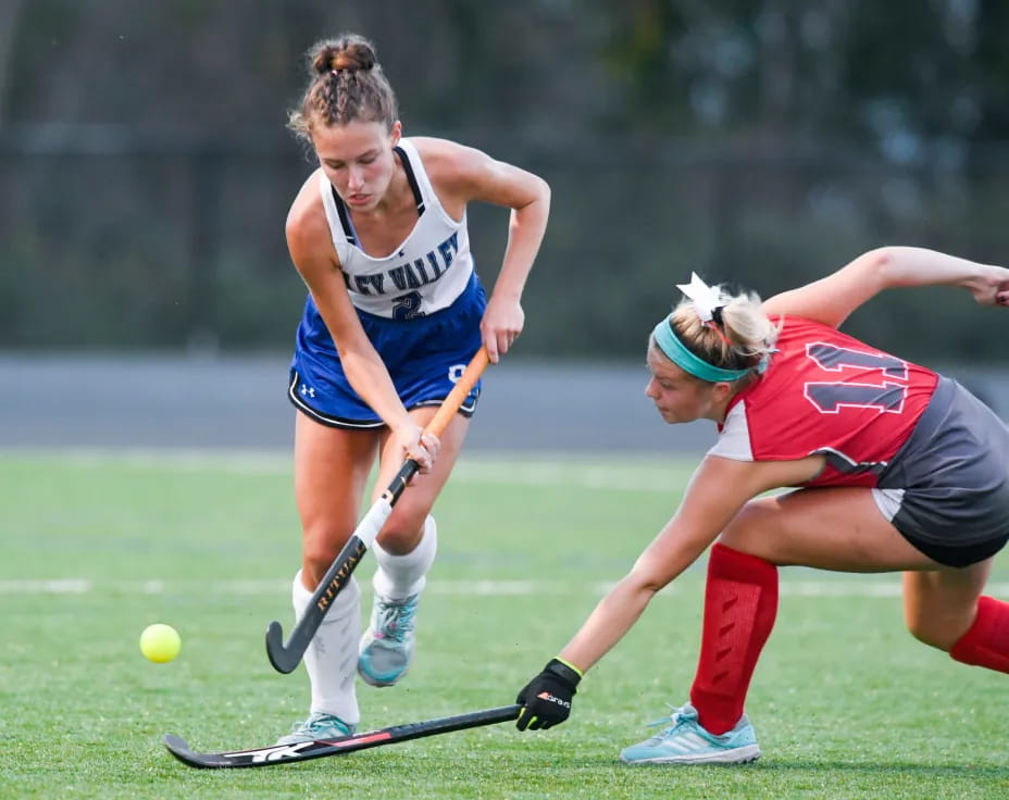 women playing field hockey