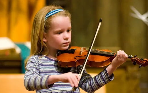 a girl playing a violin