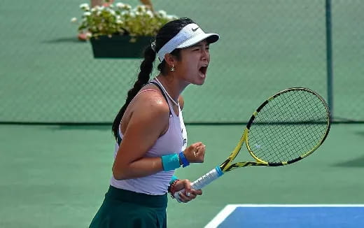 a woman playing tennis