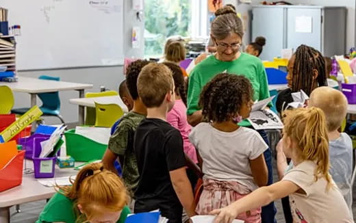 a teacher teaching her students