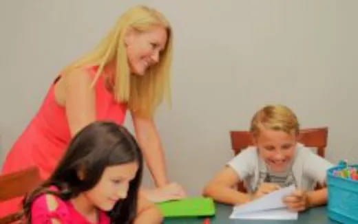 a teacher teaching her students